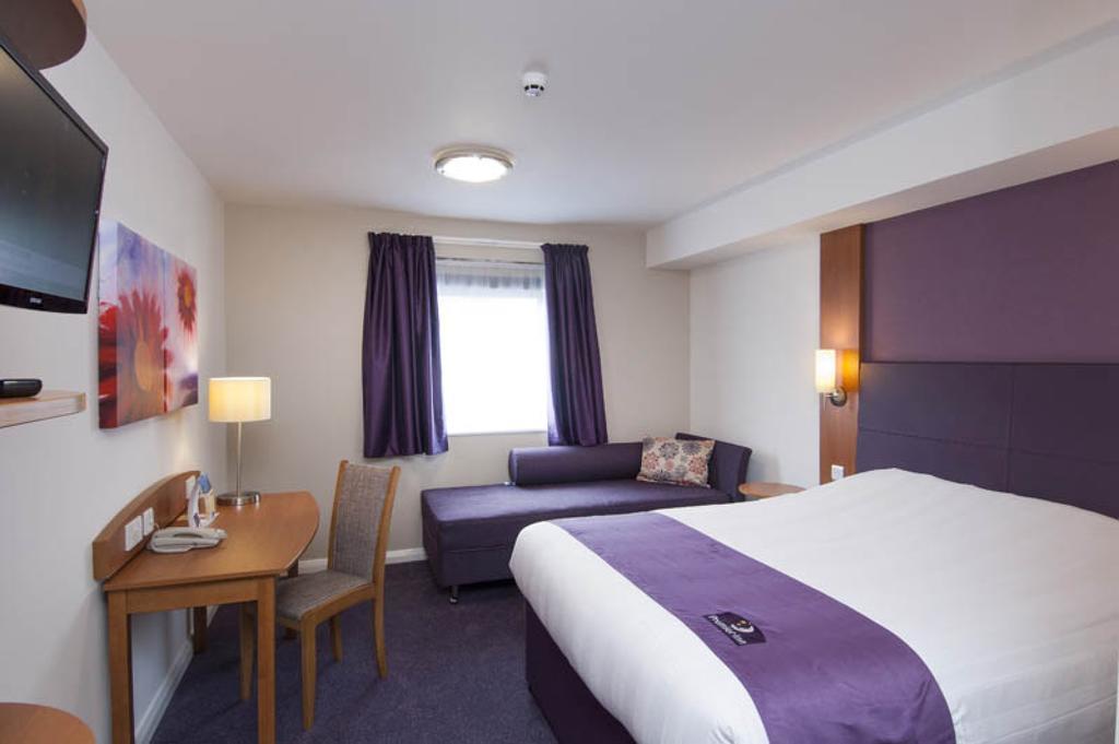 Premier Inn Kidderminster Bagian luar foto