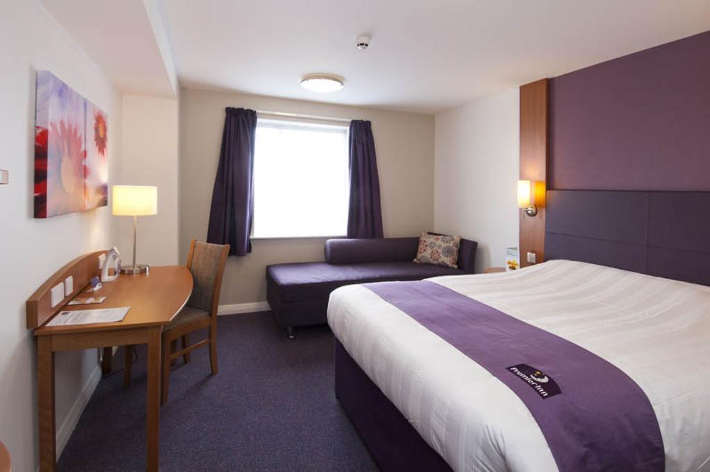Premier Inn Kidderminster Bagian luar foto