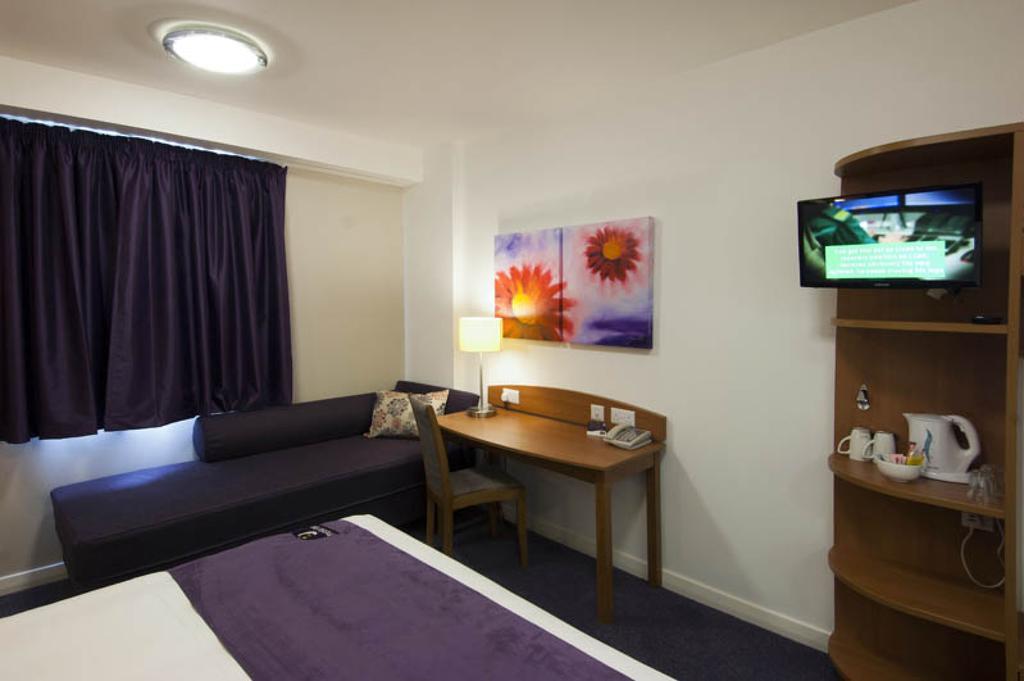 Premier Inn Kidderminster Bagian luar foto