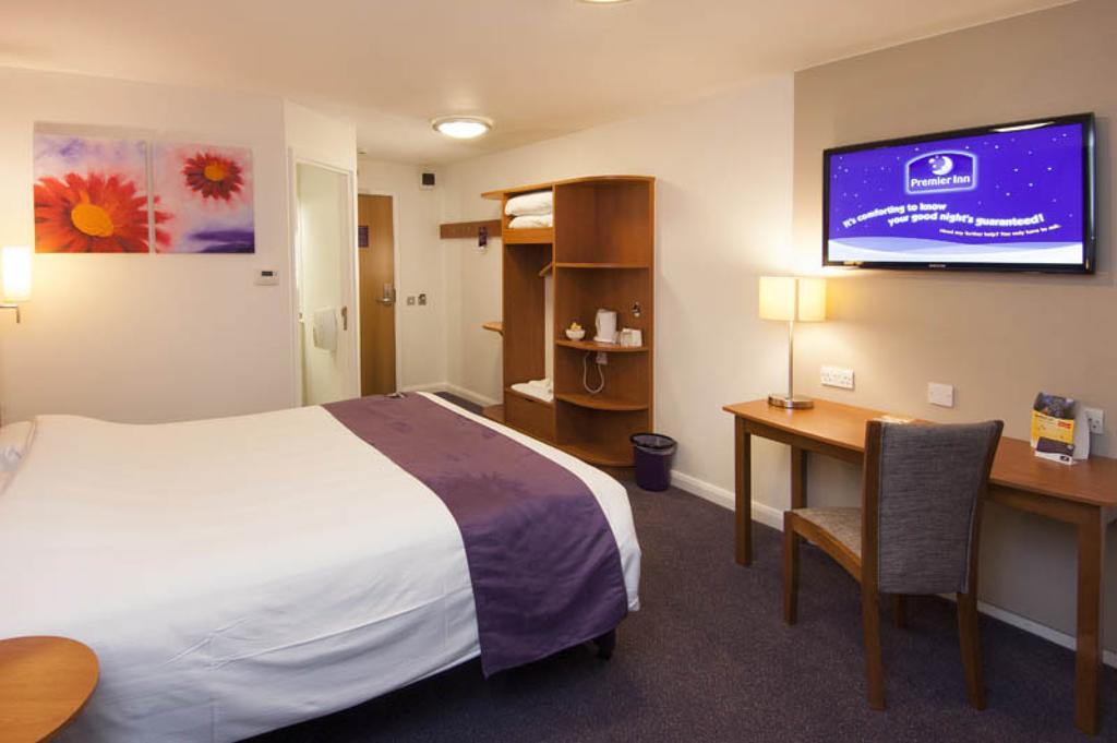 Premier Inn Kidderminster Bagian luar foto