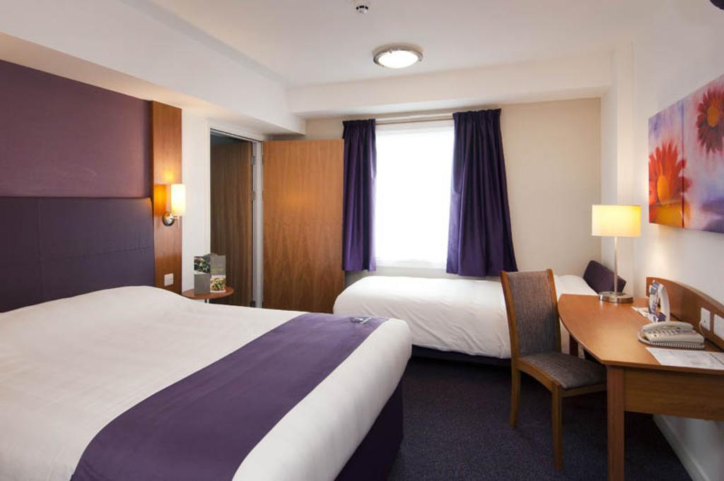 Premier Inn Kidderminster Bagian luar foto
