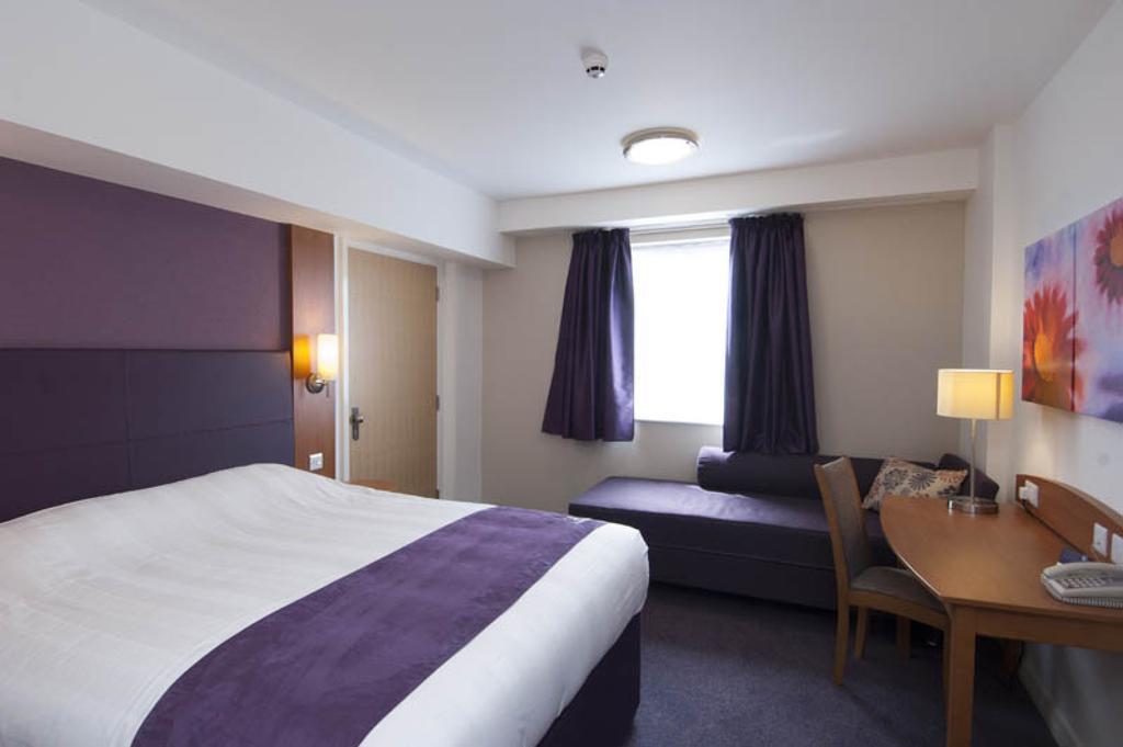Premier Inn Kidderminster Bagian luar foto