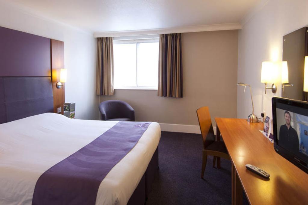 Premier Inn Kidderminster Bagian luar foto