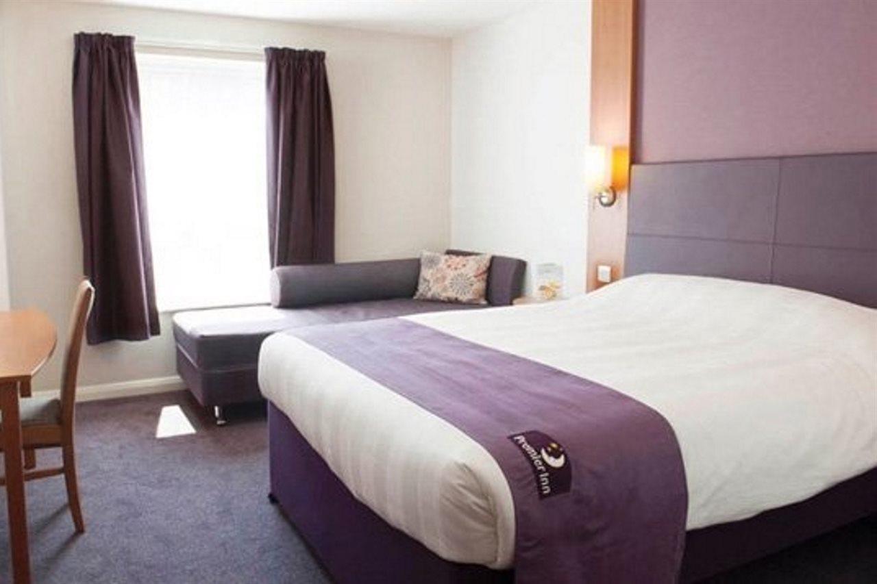 Premier Inn Kidderminster Bagian luar foto