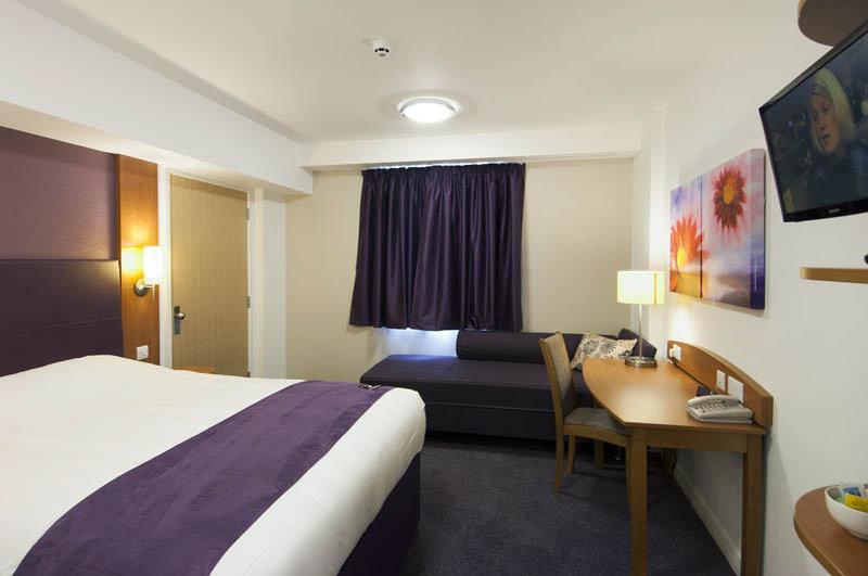Premier Inn Kidderminster Bagian luar foto